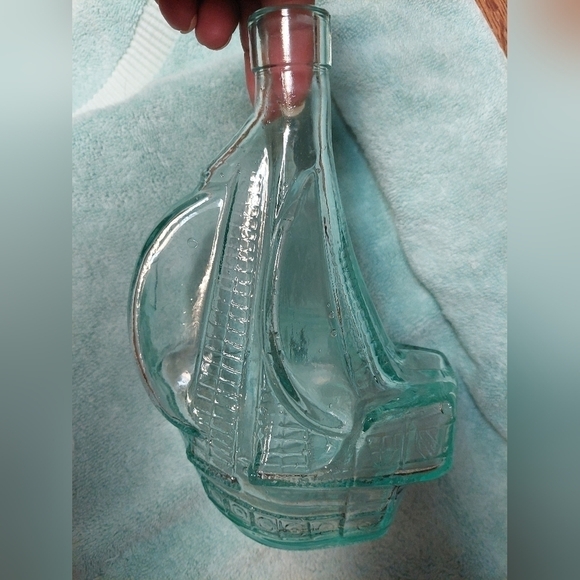 Commemorative Glass Santa Maria Ship Liquor Bottle - Picture 3 of 7